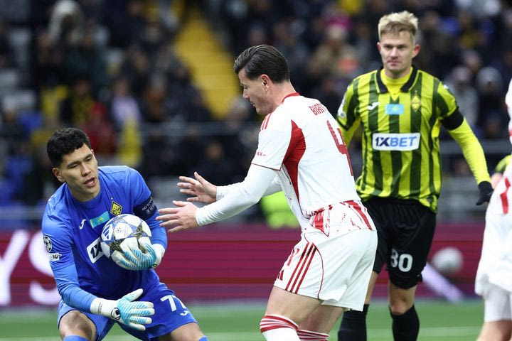 Καϊράτ – Ολυμπιακός: Η UEFA ανέδειξε MVP του αγώνα τον τερματοφύλακα των Καζάκων, Αναρμπέκοβ, πόσες αποκρούσεις έκανε