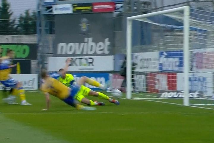 Ο Άρης άνοιξε το σκορ στο Αγρίνιο με αυτογκόλ του Ιβάνοφ