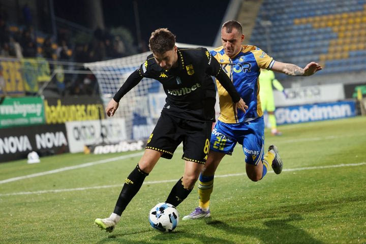 Το αυτογκόλ του Ιβάνοφ και οι σωτήριες επεμβάσεις του Αθανασιάδη στο Αγρίνιο που έβαλε στοπ στον Αστέρα AKTOR