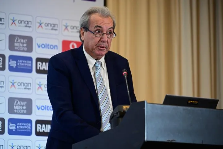 Ασλανίδης: “Εμείς δεν δίνουμε καμία γραμμή, όπως συνηθίζουν άλλοι, ο καθένας μας έχει την ευθύνη του και η ιστορία καταγράφει”