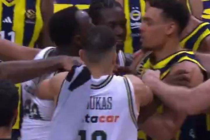 Φενέρμπαχτσε – Παναθηναϊκός AKTOR: Ένταση στο φινάλε ανάμεσα σε Μπάλντγουιν και Γκραντ