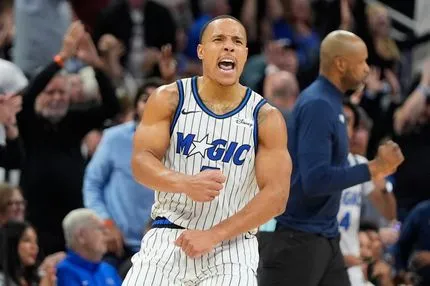 Οι Μάτζικ επικράτησαν ξανά των Πίστονς και απέχουν μία νίκη από τη μεγάλη έκπληξη