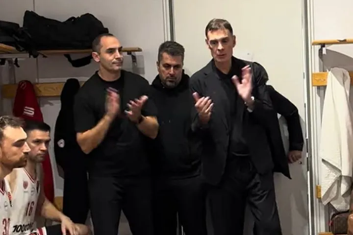 Η παρακάμερα του Ολυμπιακού και η ομιλία του Μπαρτζώκα στα αποδυτήρια: “Έπρεπε να δοκιμάσουμε τον χαρακτήρα μας μέχρι το τέλος”