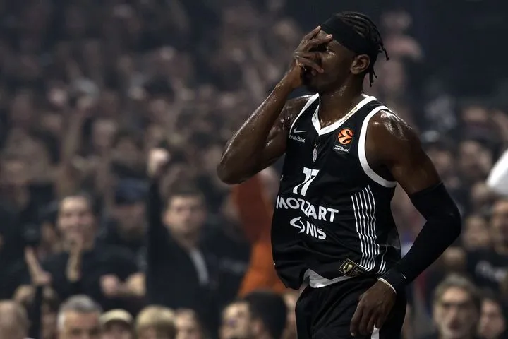 Παρτίζαν – Ερυθρός Αστέρας 79-76: Τεράστια ανατροπή από το -16 και σημάδια ζωής για τους ασπρόμαυρους του Βελιγραδίου