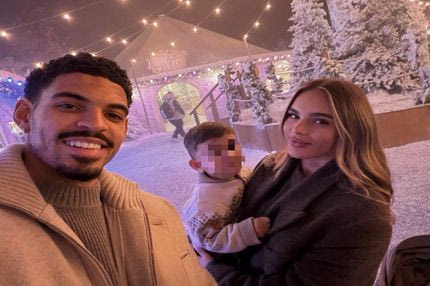 Ο Μόργκαν Γκιμπς-Γουάιτ επίσκεφθηκε με τα παιδιά του το χωριό του Άγιου Βασίλη στην Αγγλία