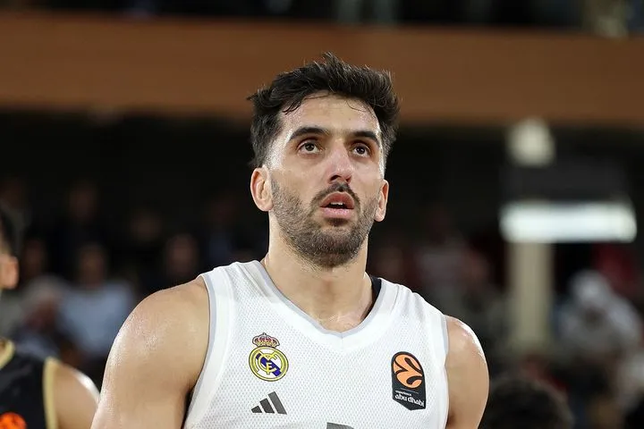 Τρομερό κρεσέντο του Καμπάτσο που έβαλε 14 πόντους σε 90 δευτερόλεπτα απέναντι στη Μονακό