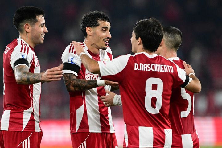 Το τέταρτο γκολ του Ολυμπιακού απέναντι στον Ηρακλή, με τη γυριστή κεφαλιά του Τσικίνιο