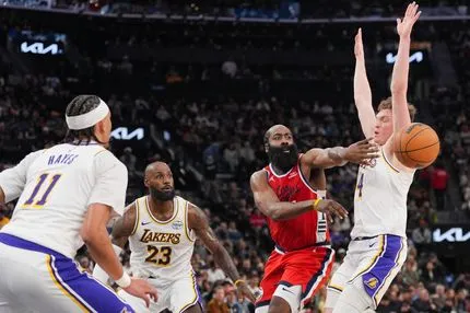 Λέοναρντ με 32 πόντους πήρε τη νίκη για τους Κλίπερς με 103-88 επί των Λέικερς, που τρόμαξαν με Ντόντσιτς