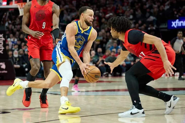 Γκόλντεν Στέιτ Γουόριορς – Πόρτλαντ Τρέιλ Μπλέιζερς 131-136: Ρεσιτάλ Κάρι με 48 πόντους και 12 τρίποντα, αλλά ήττα για το Γκόλντεν Στέιτ