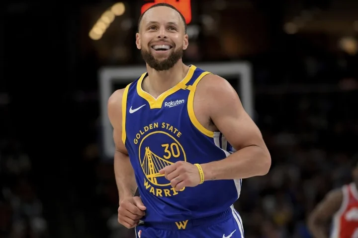 Γουόριορς – Τίμπεργουλβς 120-127: Ο Κάρι ξεπέρασε τον Τζόρνταν, αλλά αυτό δεν ήταν αρκετό για τους Γουόριορς