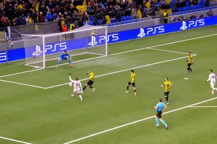 Ο Ολυμπιακός είχε και δεύτερο δοκάρι κόντρα στην Καϊράτ, με τον Ελ Κααμπί