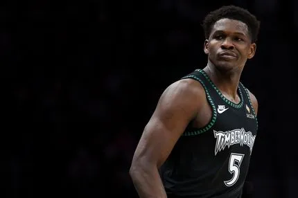 Έντουαρντς με 38 πόντους οδηγεί τους Τίμπεργουλβς σε πρώτη νίκη επί του Τάουνς