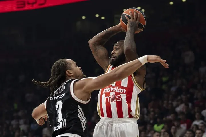 Ερυθρός Αστέρας – Βίρτους 90-89: ΜακΙνταϊρ και Νουόρα πήραν στο νήμα το θρίλερ απέναντι σε Βιλντόζα και Έντουαρντς