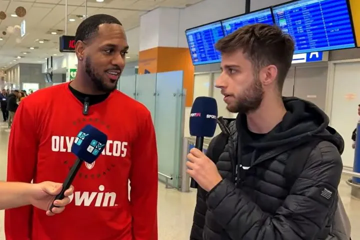 LIVE η άφιξη του Μόντε Μόρις στην Αθήνα για τον Ολυμπιακό