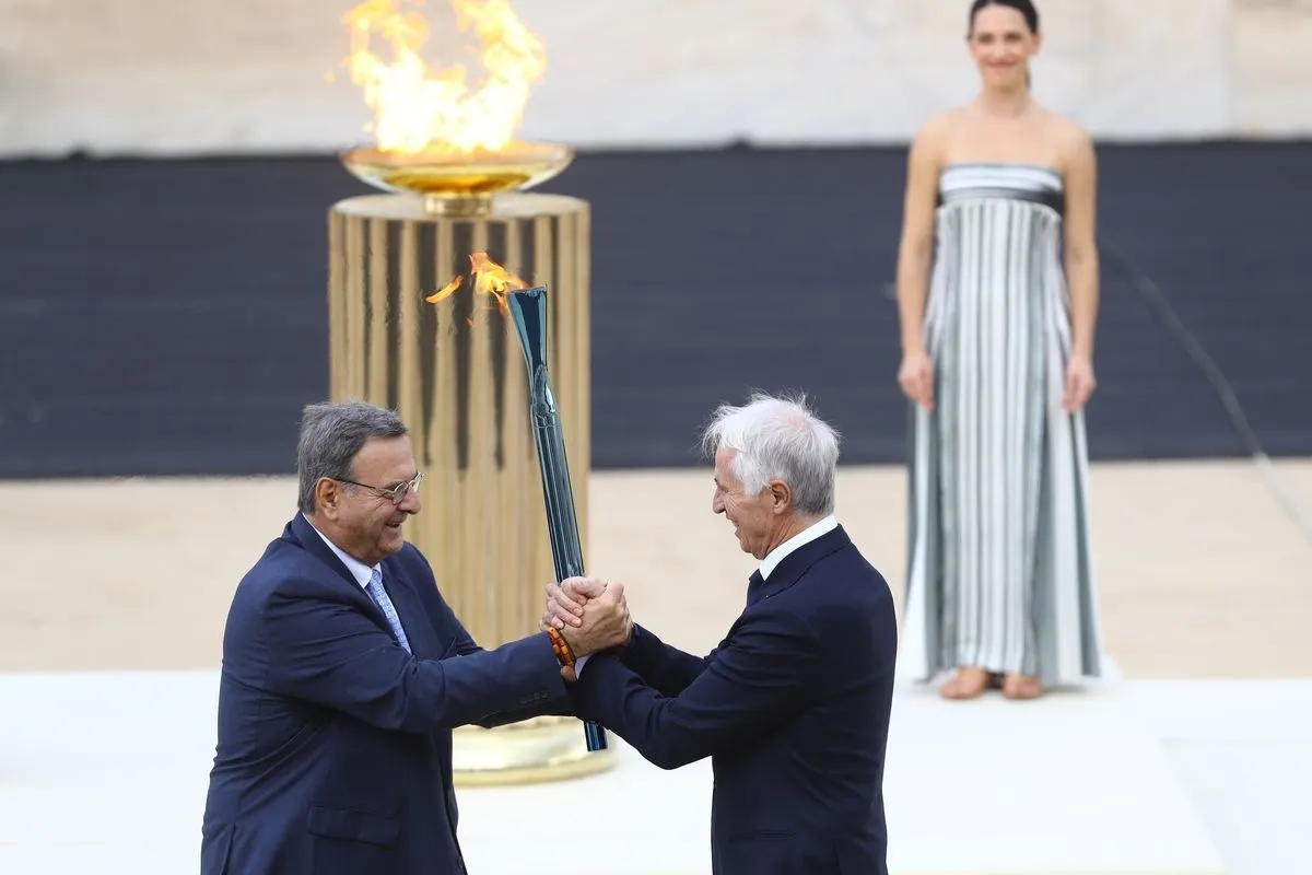 VIDEO και φωτογραφίες από τη συγκινητική στιγμή της Παράδοσης της Ολυμπιακής Φλόγας στο Καλλιμάρμαρο