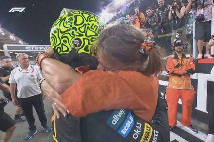 "Σ' αγαπώ μαμά, ευχαριστώ για όλα": Η τρυφερή αγκαλιά του Νόρις στη μητέρα του