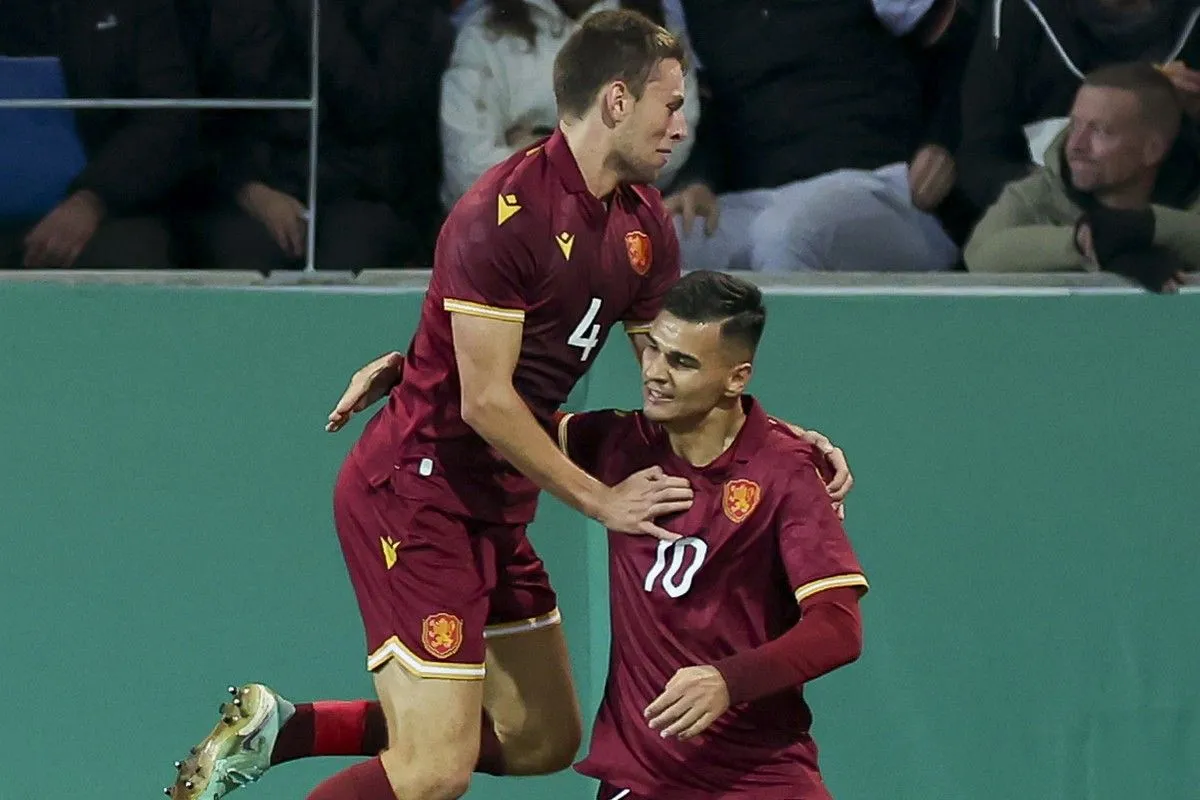 Ο Μάρτιν Γκεοργκίεβ (αριστερά) με τη φανέλα της εθνικής Βουλγαρίας.