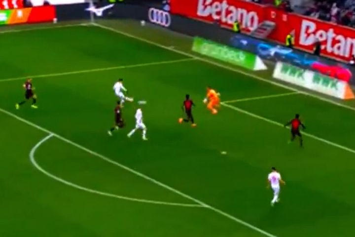 Άουγκσμπουργκ-Λεβερκούζεν: Ο Γιαννούλης άνοιξε το σκορ στο 6ο λεπτό κόντρα στις ασπιρίνες με τρομερή κίνηση στην πλάτη της άμυνας