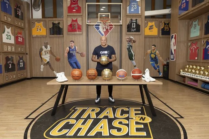 Νίκος Γκάλης: Η πρώτη σειρά υπογεγραμμένων συλλεκτικών αντικειμένων του στο Trace ’n Chase