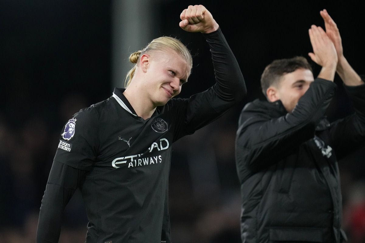 Μάντσεστερ Σίτι: Ο Χάλαντ γιόρτασε τα 100 γκολ του ποζάροντας με μία ξεχωριστή φανέλα των πολιτών