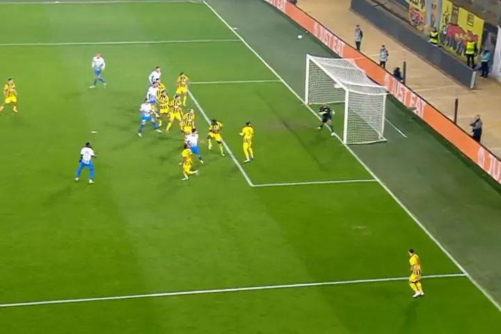 Kαλή στιγμή για την Κραϊόβα: Η κεφαλιά του Αλ Χαμλαουί πέρασε λίγο άουτ