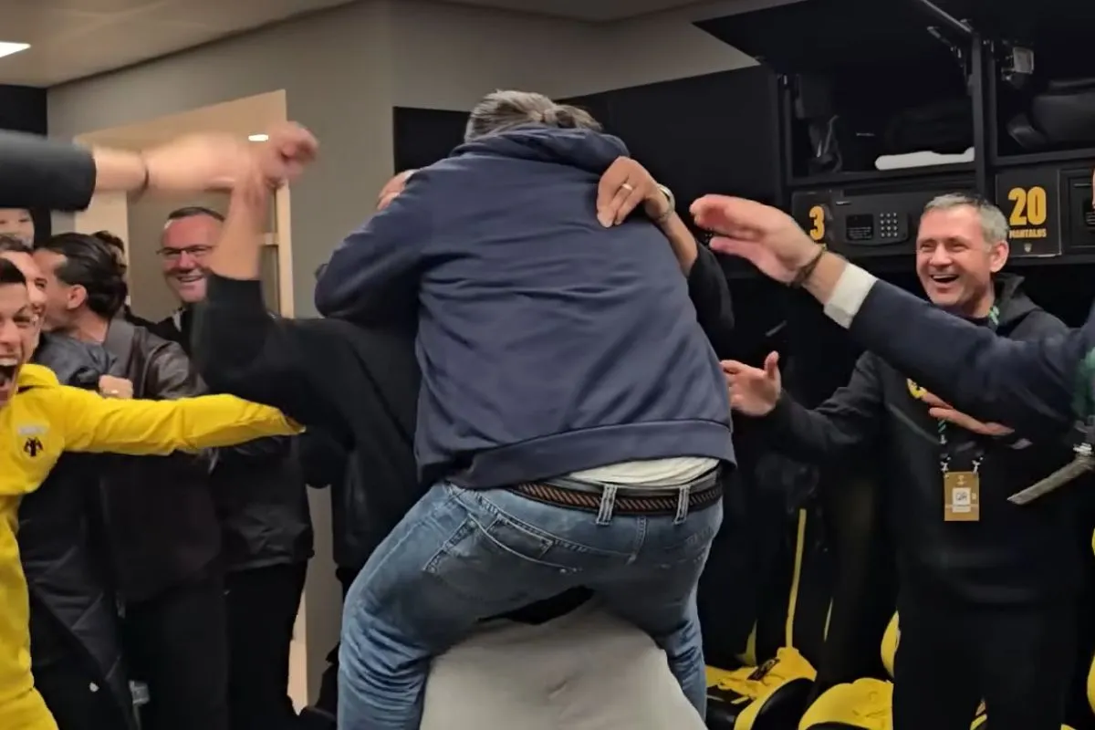 ΑΕΚ: Χαμός στα αποδυτήρια με “Super Mario” από τους ποδοσφαιριστές, σούπερ πριμ Ηλιόπουλου και μυθικές ατάκες Βίντα