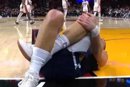 Αγωνία για Γιόκιτς: Τραυματίστηκε από πάτημα συμπαίκτη του