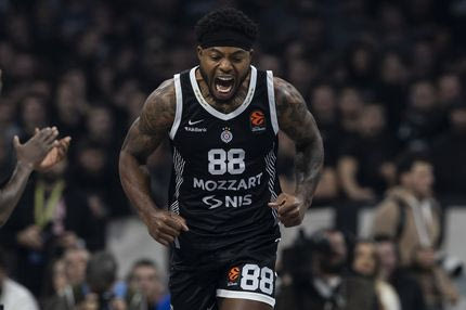 Τα δίνει όλα ο Ολυμπιακός για Ταϊρίκ Τζόουνς, προχωρούν οι επαφές με Παρτίζαν και παίκτη