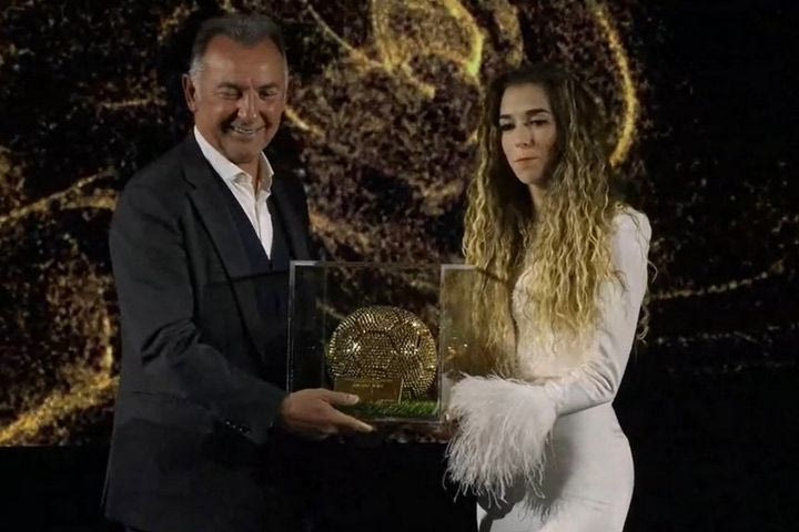 Συγκίνηση στην απονομή βραβείου για Ζότα: “Ευχαριστώ που κρατάτε ζωντανό το όνομα του Ντιόγκο”, το μήνυμα της συζύγου του