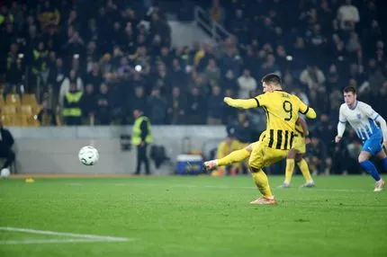 Το πέναλτι του Γιόβιτς που σφράγισε την τρομερή ανατροπή της ΑΕΚ και το εισιτήριο για τους 16