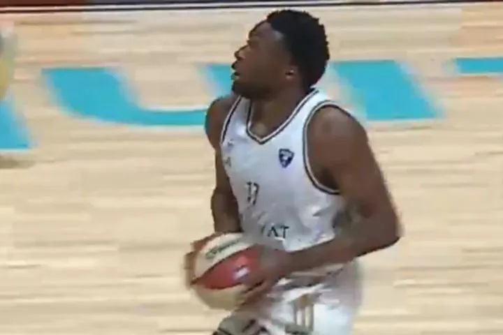 Dubai BC: O Καμπενγκέλε έβαλε buzzer-beater από το κέντρο απέναντι στην Κρκα