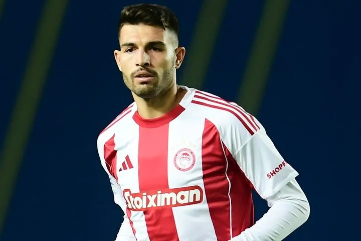 Ολυμπιακός: Το cameo του “μονομάχου” Καλογερόπουλου που κάνει τον Μεντιλίμπαρ να χαμογελά