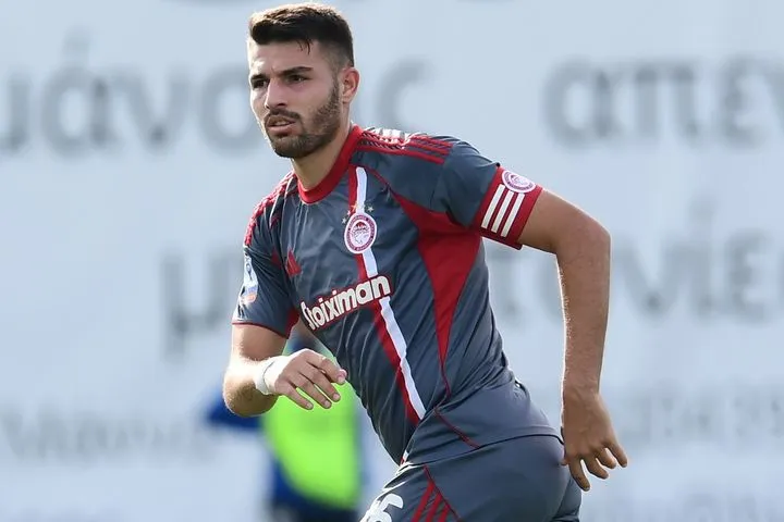 Η Ελλάς Σύρου μείωσε κόντρα στον Ολυμπιακό με αυτογκόλ του Καλογερόπουλου