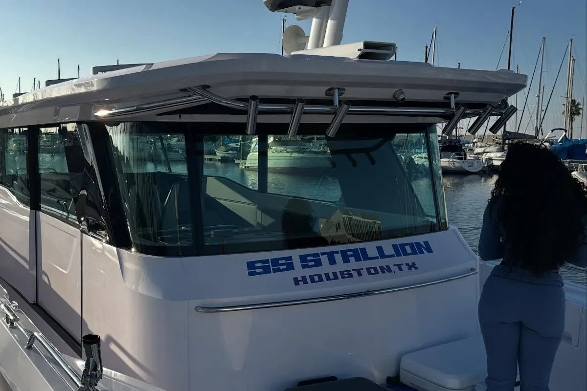 Κλέι Τόμπσον: Είναι τόσο ερωτευμένος με την Megan Thee Stallion που έδωσε στο σκάφος του το όνομα της