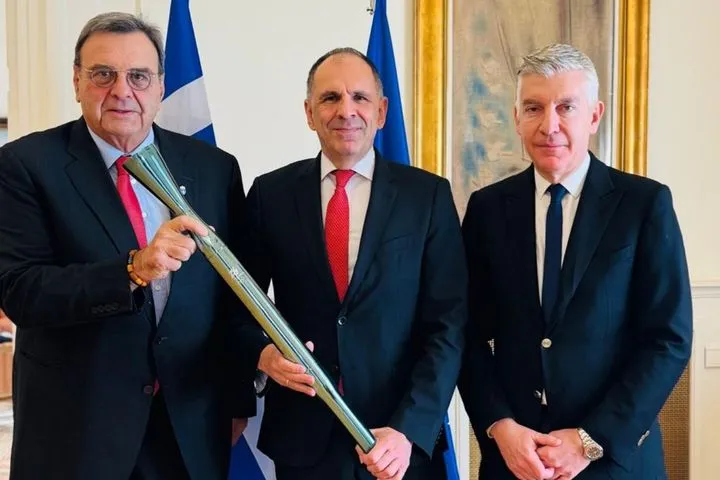 H EOE παρουσίασε το Ελληνικό Ολυμπιακό Σπίτι στον Υπουργό Εξωτερικών Γιώργο Γεραπετρίτη