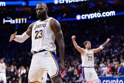 Σόου 60 πόντων από ΛεΜπρόν - Ντόντσιτς και απόδραση των Λέικερς από την έδρα των Σίξερς