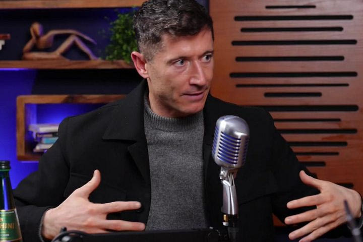 Λεβαντόβσκι για το μπόνους στην Μπάγερν: “H Μπαρτσελόνα κοίταζε κάθε ευρώ, αναρωτιόμουν αν έπρεπε να σκοράρω ή όχι”