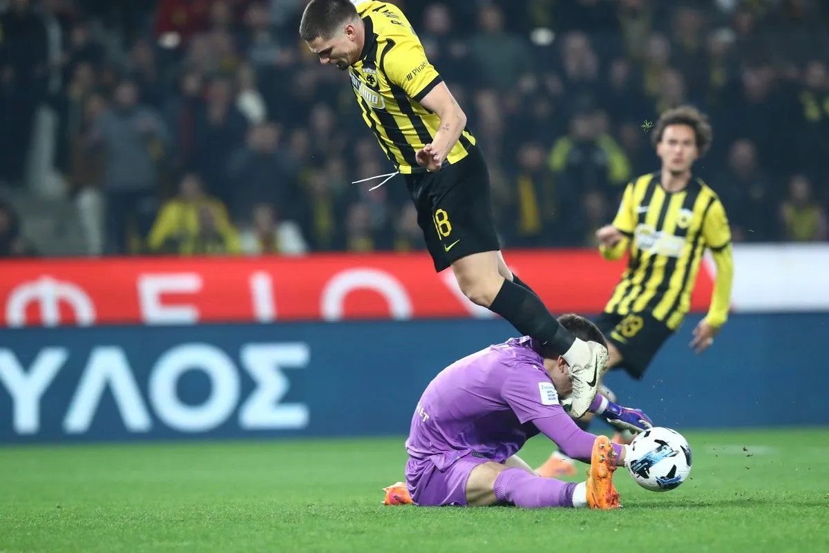 Ο Γιόβιτς βρήκε δίχτυα, αλλά το γκολ δεν μέτρησε για φάουλ πάνω στον Λίλο