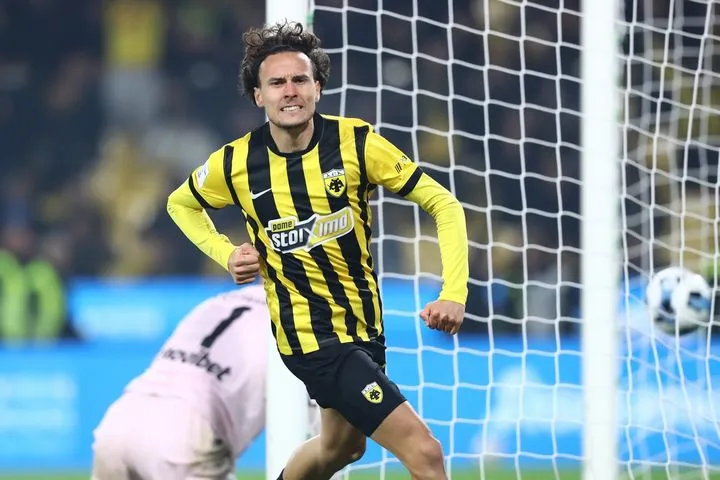 Ο Χουτεσιώτης απέκρουσε το σουτ του Καραμάνη, όμως ο Λιούμπιτσιτς από κοντά έκανε το 4-1 για την ΑΕΚ