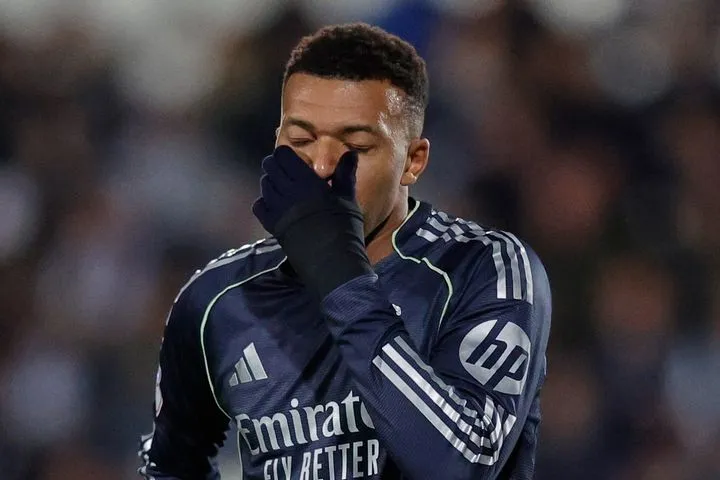 Εμπαπέ: Πρόβλημα στο γόνατο για τον Γάλλο σούπερ σταρ – Μένει εκτός δράσης για τουλάχιστον 3 εβδομάδες