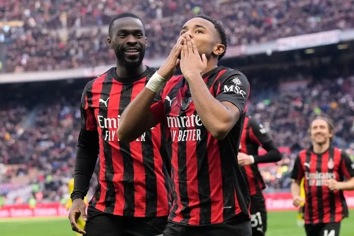 Ξεμούδιασμα με τριάρα για τη Μίλαν στο τελευταίο ματς για το 2025 με σούπερ Ενκουκού