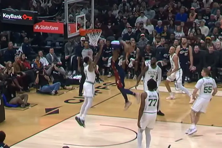 NBA: Ο Ντόνοβαν Μίτσελ πέταξε στην κορυφή του Top-10