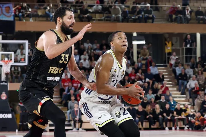 Μονακό – Φενέρμπαχτσε 86-92: Kατέρρευσε και από το +17 γνώρισε την ήττα στο Πριγκιπάτο από τη Φενέρμπαχτσε