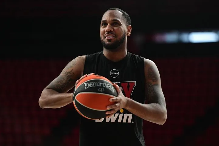 Ολυμπιακός: Στιγμές του Μόντε Μόρις από τη δεύτερη ημέρα του στο ΣΕΦ