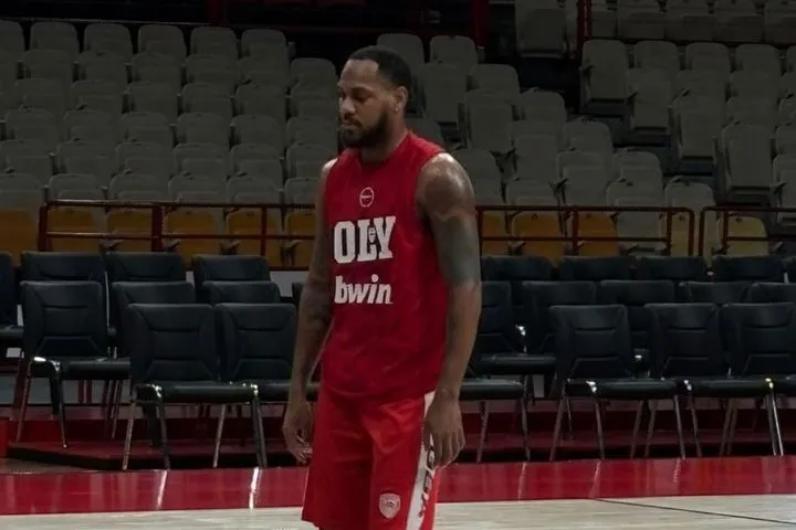 Ολυμπιακός: Τα VIDEO του SPORT24 από την προπόνηση του Μόντε Μόρις στο ΣΕΦ