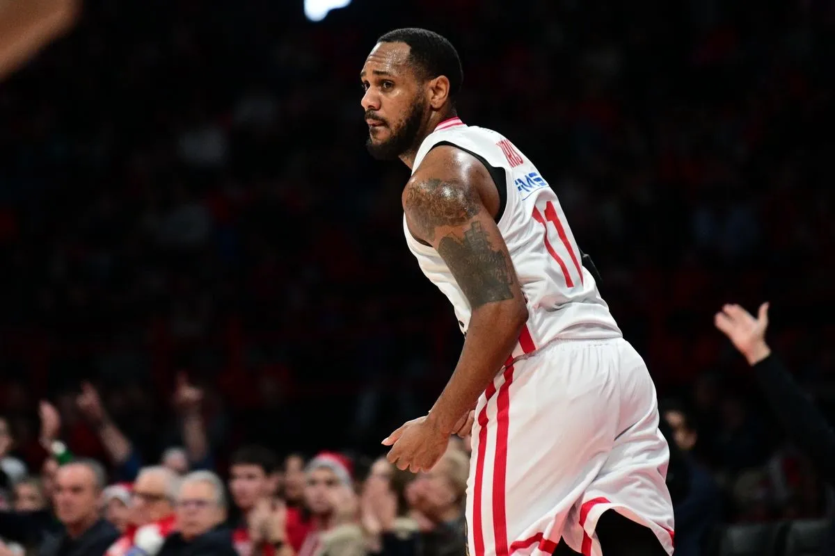 Τρίποντο το πρώτο καλάθι του Μόντε Μόρις με τη φανέλα του Ολυμπιακού