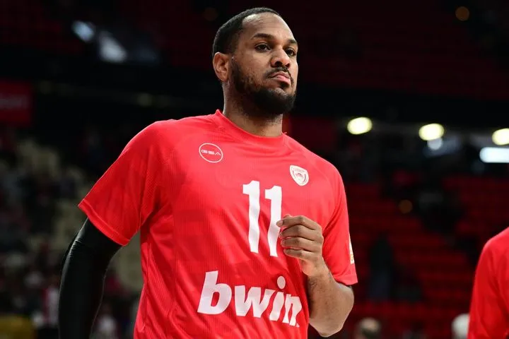 Ολυμπιακός: Με Μόρις, αλλά χωρίς Γουόκαπ, Βεζένκοβ, Γουόρντ και Φουρνιέ η δωδεκάδα για το ματς με τον Κολοσσό