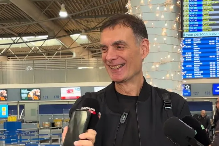 Ο Γιώργος Μπαρτζώκας γελώντας απηύδησε με ερώτηση για μεταγραφή ψηλού: “Δηλαδή, έλεος”