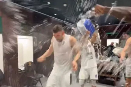 Ασύλληπτο μπουγέλο στα αποδυτήρια του Παναθηναϊκού AKTOR μετά την 40άρα και τα 12 τρίποντα του Ρογκαβόπουλου