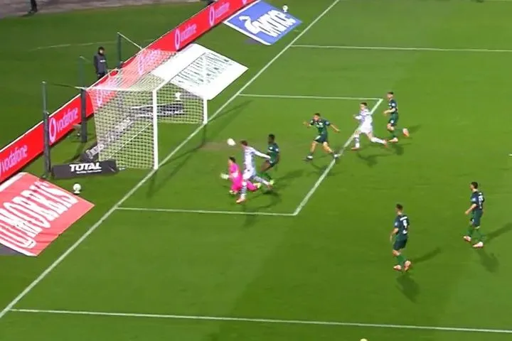 Ο Μύθου με πλασέ από κοντά έκανε το 2-0 για τον ΠΑΟΚ